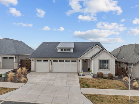 Tiny photo for 3843 NE Oakside Loop, Bend, OR 97701 (MLS # 220215377)