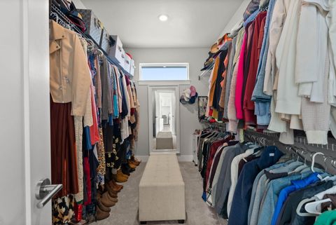 Tiny photo for 3843 NE Oakside Loop, Bend, OR 97701 (MLS # 220215377)