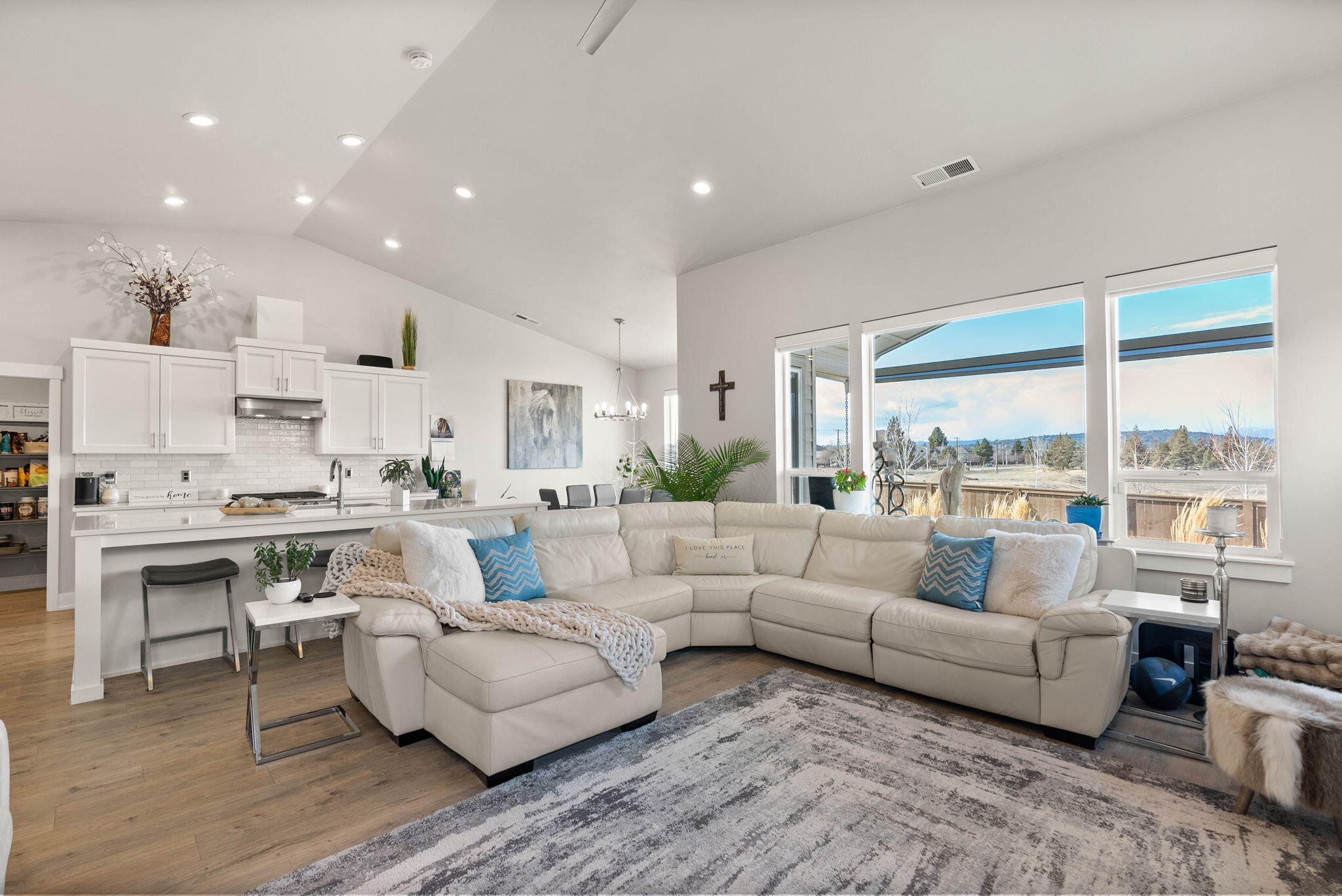 3843 NE Oakside Loop