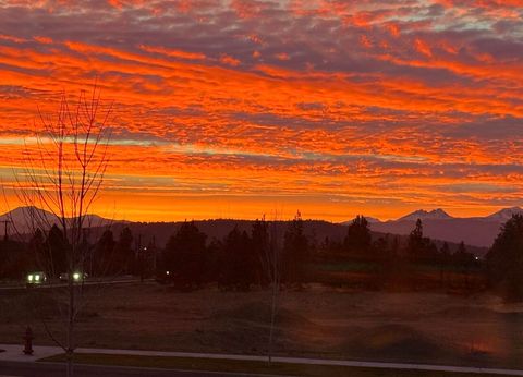 3843 NE Oakside Loop Bend OR 97701