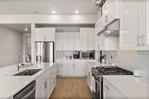 Tiny photo for 3843 NE Oakside Loop, Bend, OR 97701 (MLS # 220215377)