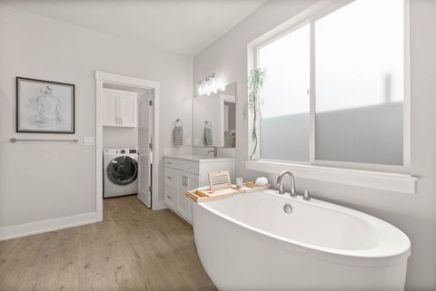 Tiny photo for 3843 NE Oakside Loop, Bend, OR 97701 (MLS # 220215377)