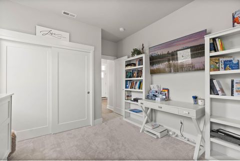 Tiny photo for 3843 NE Oakside Loop, Bend, OR 97701 (MLS # 220215377)