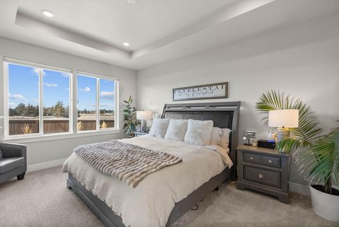 Tiny photo for 3843 NE Oakside Loop, Bend, OR 97701 (MLS # 220215377)