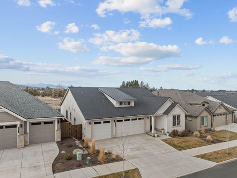 Tiny photo for 3843 NE Oakside Loop, Bend, OR 97701 (MLS # 220215377)