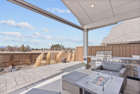 Tiny photo for 3843 NE Oakside Loop, Bend, OR 97701 (MLS # 220215377)