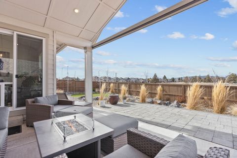 Tiny photo for 3843 NE Oakside Loop, Bend, OR 97701 (MLS # 220215377)