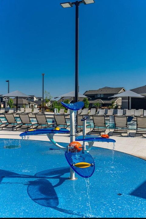 Tiny photo for 3843 NE Oakside Loop, Bend, OR 97701 (MLS # 220215377)