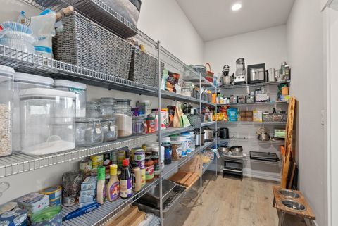 Tiny photo for 3843 NE Oakside Loop, Bend, OR 97701 (MLS # 220215377)