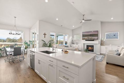 Tiny photo for 3843 NE Oakside Loop, Bend, OR 97701 (MLS # 220215377)