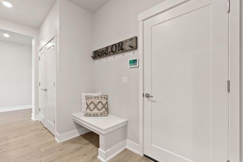 Tiny photo for 3843 NE Oakside Loop, Bend, OR 97701 (MLS # 220215377)