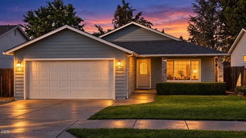 Photo of 1259 Applegate Lane, Medford, OR 97501 (MLS # 220229496)