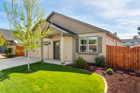 Tiny photo for 4176 SW 34th Street, Redmond, OR 97756 (MLS # 220221208)
