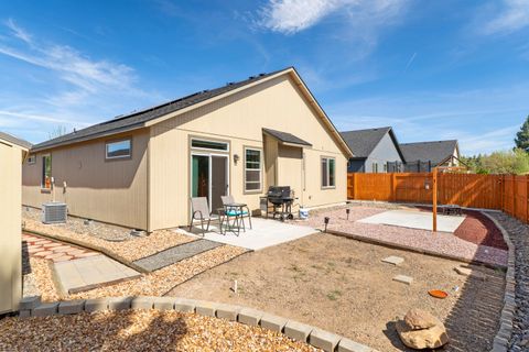 Tiny photo for 4176 SW 34th Street, Redmond, OR 97756 (MLS # 220221208)