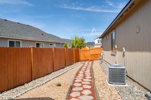 Tiny photo for 4176 SW 34th Street, Redmond, OR 97756 (MLS # 220221208)