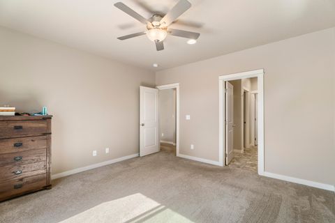 Tiny photo for 4176 SW 34th Street, Redmond, OR 97756 (MLS # 220221208)