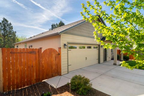Tiny photo for 4176 SW 34th Street, Redmond, OR 97756 (MLS # 220221208)