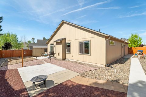 Tiny photo for 4176 SW 34th Street, Redmond, OR 97756 (MLS # 220221208)
