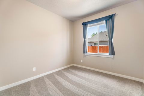 Tiny photo for 4176 SW 34th Street, Redmond, OR 97756 (MLS # 220221208)