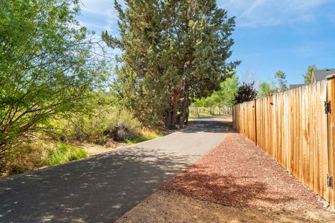 Tiny photo for 4176 SW 34th Street, Redmond, OR 97756 (MLS # 220221208)
