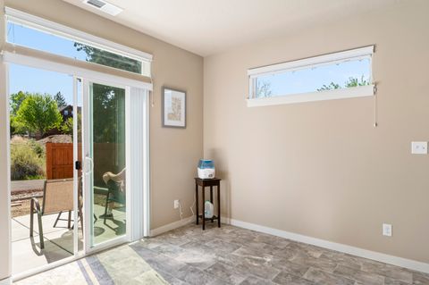 Tiny photo for 4176 SW 34th Street, Redmond, OR 97756 (MLS # 220221208)