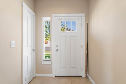Tiny photo for 4176 SW 34th Street, Redmond, OR 97756 (MLS # 220221208)