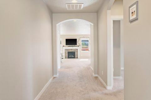 Tiny photo for 4176 SW 34th Street, Redmond, OR 97756 (MLS # 220221208)