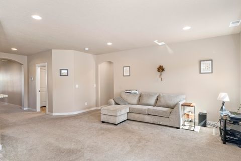 Tiny photo for 4176 SW 34th Street, Redmond, OR 97756 (MLS # 220221208)