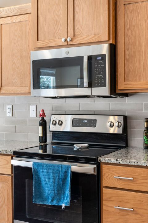 Tiny photo for 4176 SW 34th Street, Redmond, OR 97756 (MLS # 220221208)