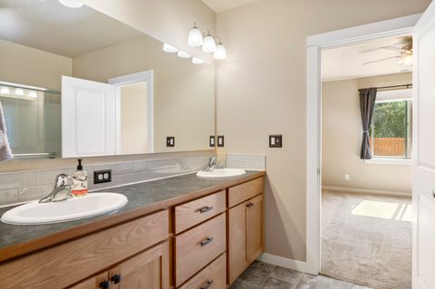 Tiny photo for 4176 SW 34th Street, Redmond, OR 97756 (MLS # 220221208)