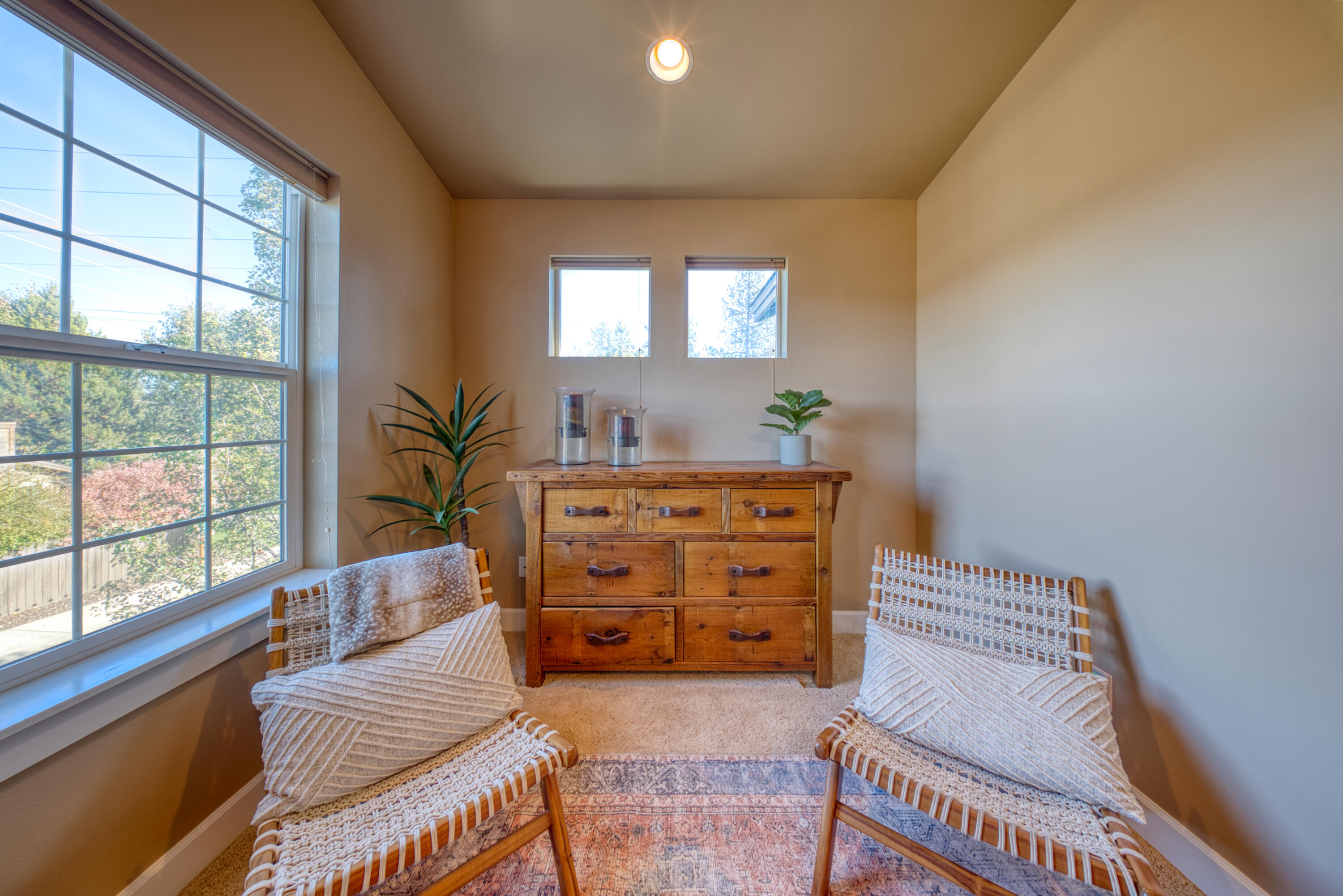 617 SW Peak View Place