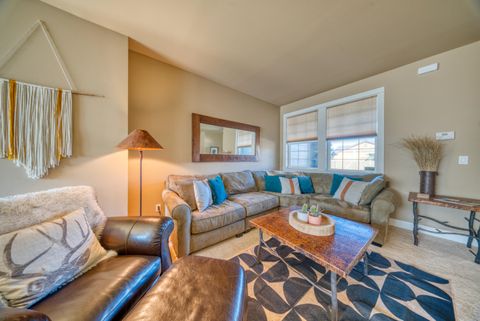 617 SW Peak View Place Bend OR 97702
