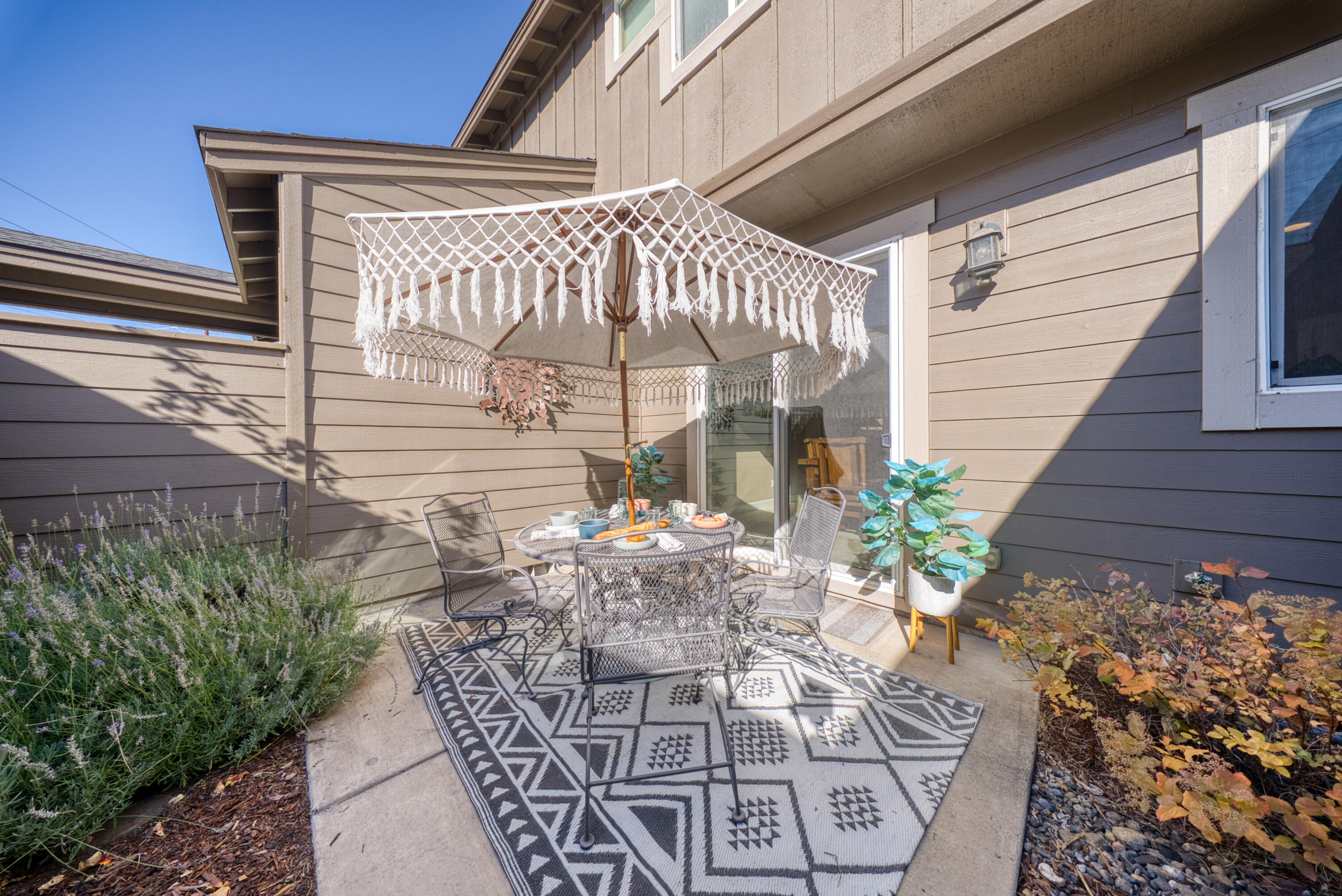 617 SW Peak View Place