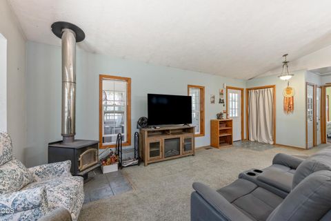 Tiny photo for 53621 Woodchuck Drive, La Pine, OR 97739 (MLS # 220224529)
