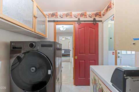 Tiny photo for 53621 Woodchuck Drive, La Pine, OR 97739 (MLS # 220224529)