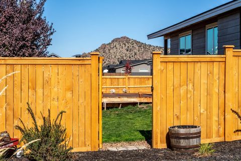 Tiny photo for 758 NE Whistle Way, Prineville, OR 97754 (MLS # 220209683)