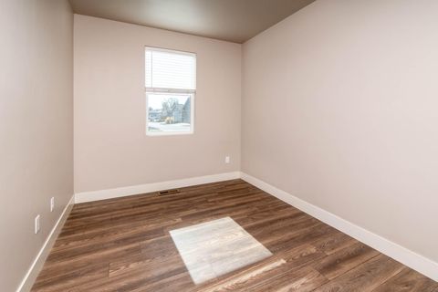 Tiny photo for 758 NE Whistle Way, Prineville, OR 97754 (MLS # 220209683)