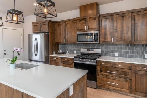 Tiny photo for 758 NE Whistle Way, Prineville, OR 97754 (MLS # 220209683)