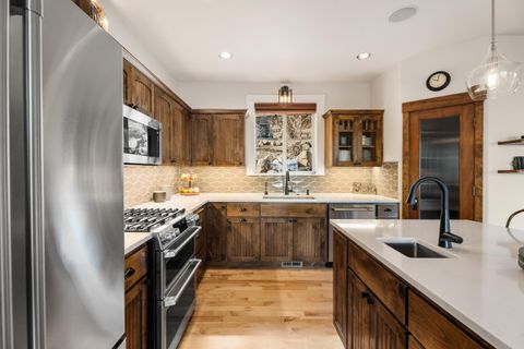 Tiny photo for 3057 NW Colonial Drive, Bend, OR 97703 (MLS # 220216926)