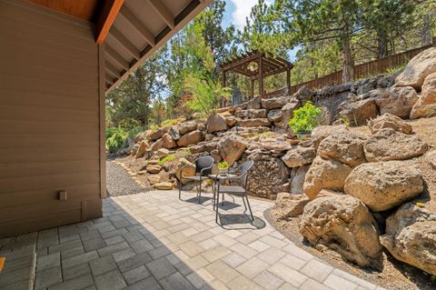 Tiny photo for 3057 NW Colonial Drive, Bend, OR 97703 (MLS # 220216926)