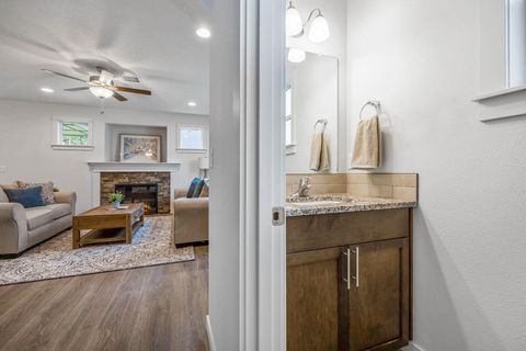 Tiny photo for 21505 OConnor Way #9, Bend, OR 97701 (MLS # 220213920)