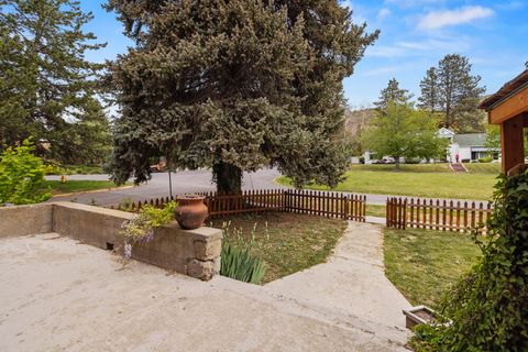 Tiny photo for 1540 Pacific Terrace, Klamath Falls, OR 97601 (MLS # 220217469)