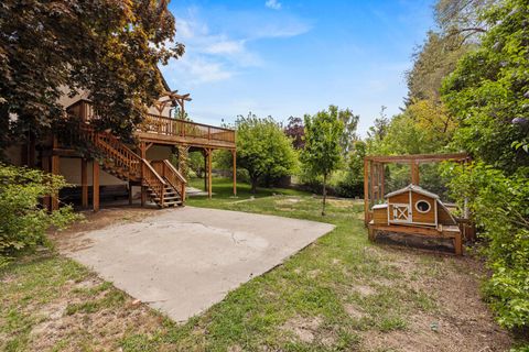 Tiny photo for 1540 Pacific Terrace, Klamath Falls, OR 97601 (MLS # 220217469)