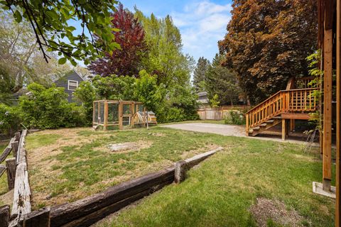 Tiny photo for 1540 Pacific Terrace, Klamath Falls, OR 97601 (MLS # 220217469)