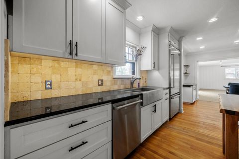 Tiny photo for 1540 Pacific Terrace, Klamath Falls, OR 97601 (MLS # 220217469)