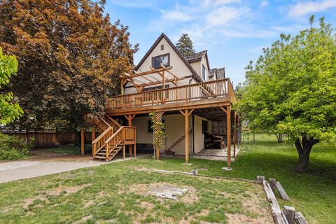 Tiny photo for 1540 Pacific Terrace, Klamath Falls, OR 97601 (MLS # 220217469)