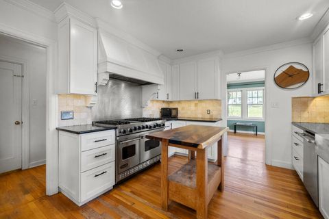 Tiny photo for 1540 Pacific Terrace, Klamath Falls, OR 97601 (MLS # 220217469)