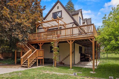 Tiny photo for 1540 Pacific Terrace, Klamath Falls, OR 97601 (MLS # 220217469)