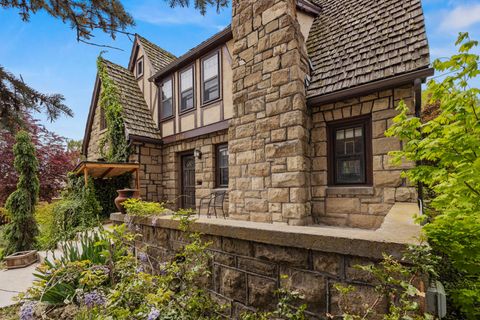 Tiny photo for 1540 Pacific Terrace, Klamath Falls, OR 97601 (MLS # 220217469)