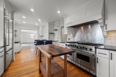 Tiny photo for 1540 Pacific Terrace, Klamath Falls, OR 97601 (MLS # 220217469)